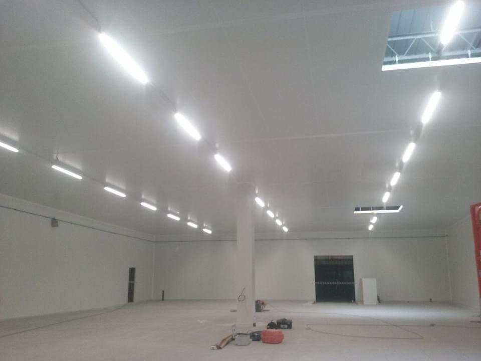 Installation électrique pour enseigne de distribution — réalisation HE2M à Libourne