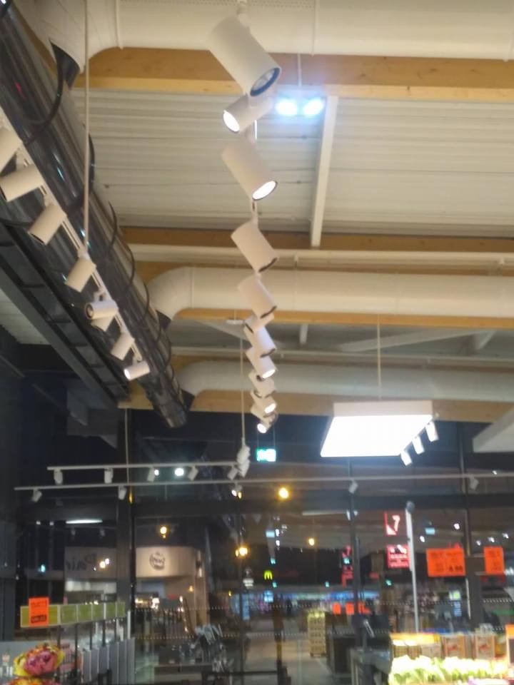 Installation électrique pour enseigne de distribution — réalisation HE2M à Libourne