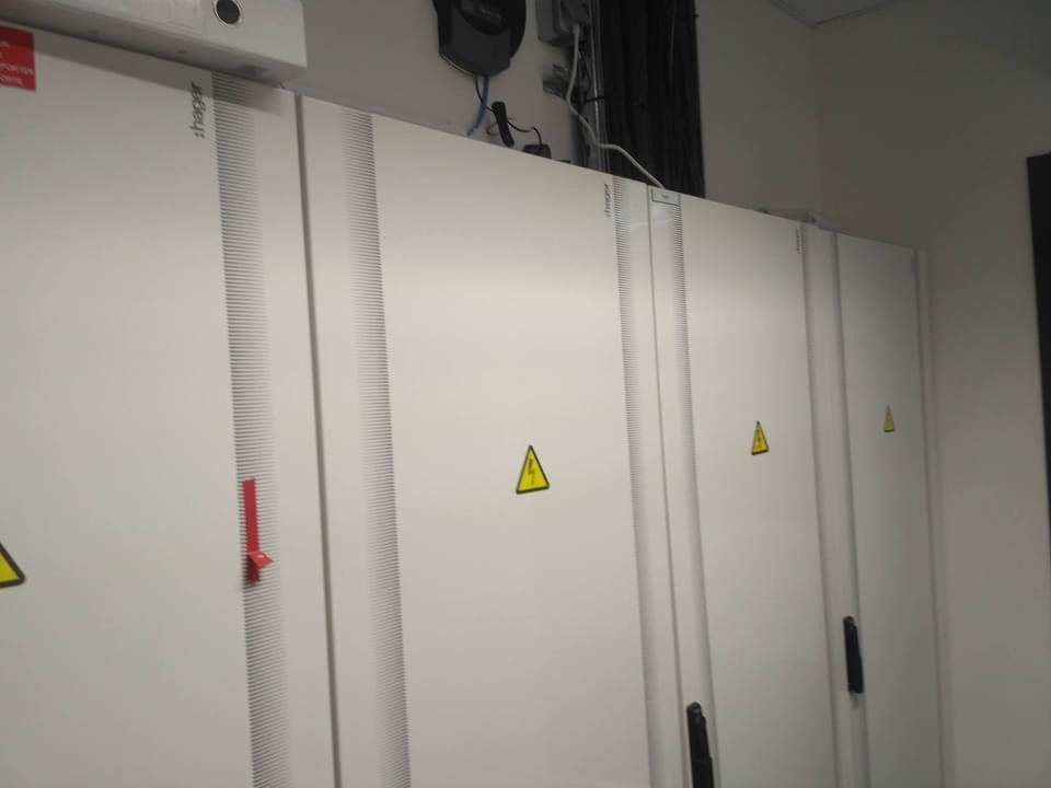 Installation électrique pour enseigne de distribution — réalisation HE2M à Libourne