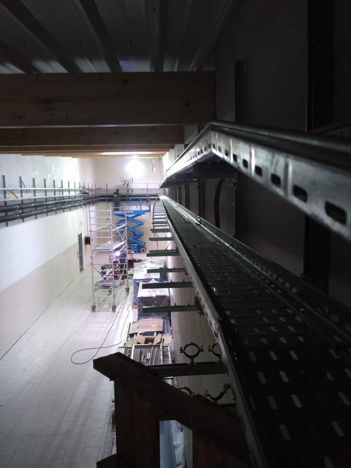Installation électrique pour enseigne de distribution — réalisation HE2M à Libourne