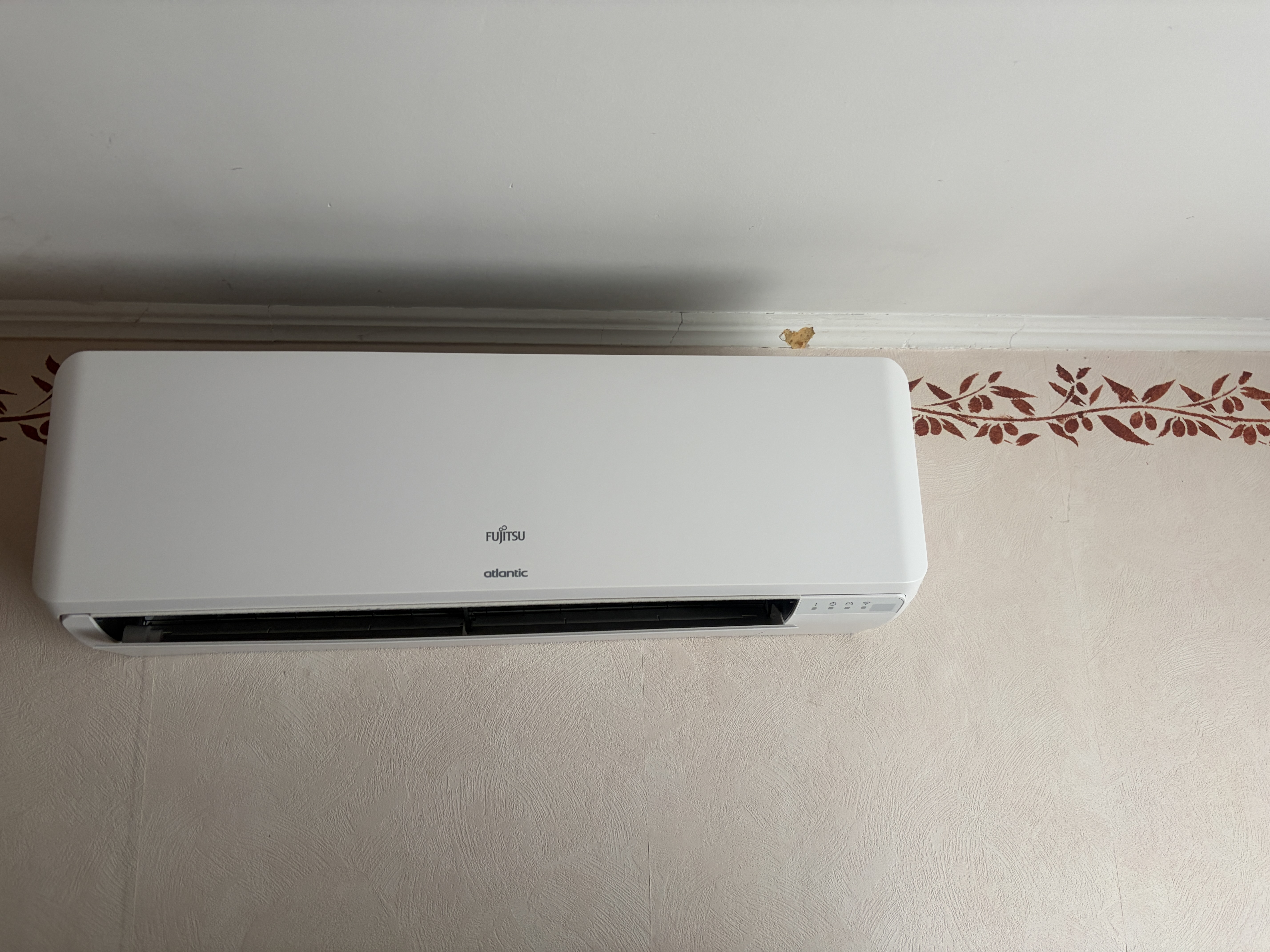 Pose de climatisation réversible — réalisation HE2M à Libourne